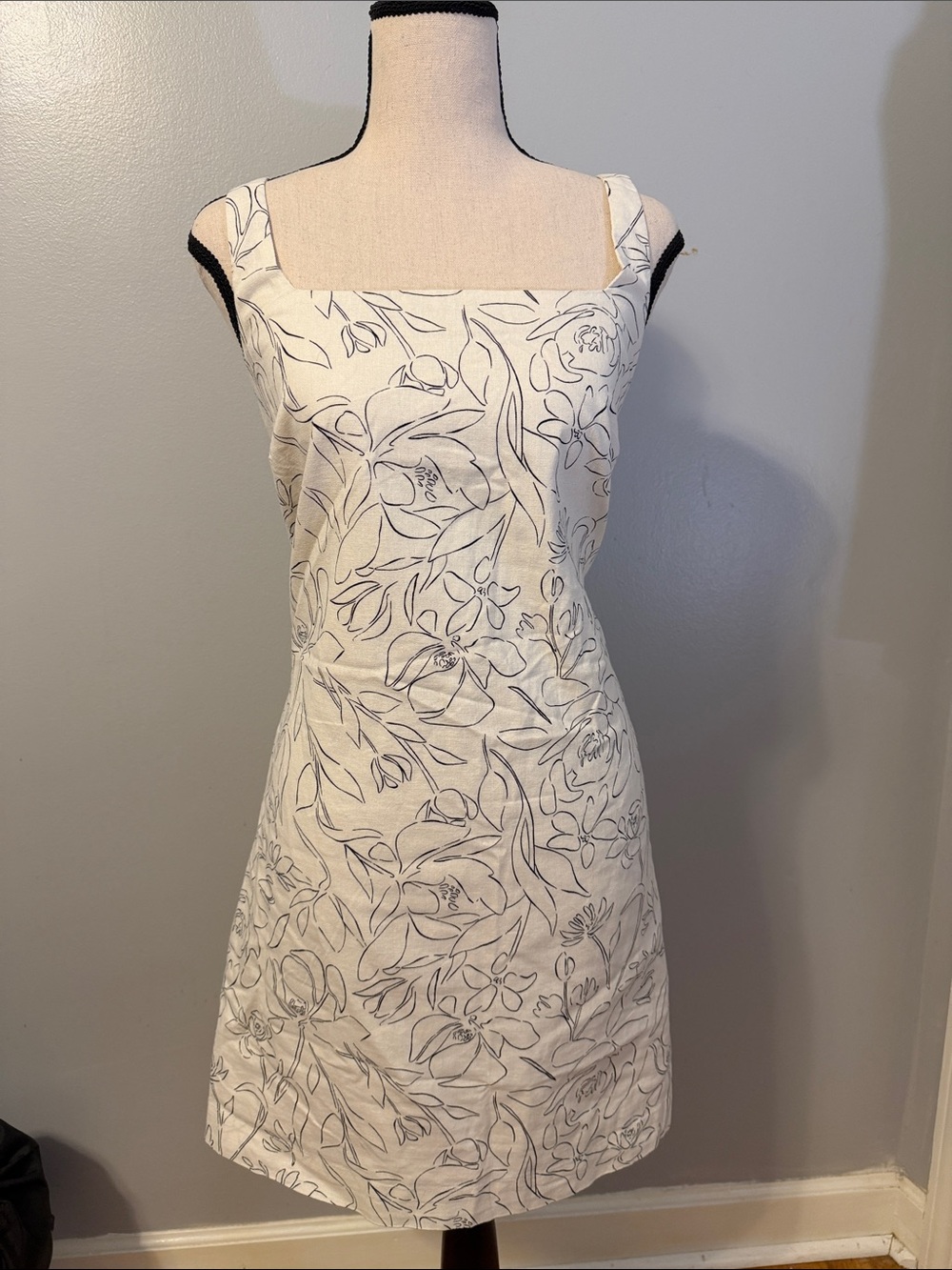 Ladies Square-Neck White Floral Mini Dress with pockets